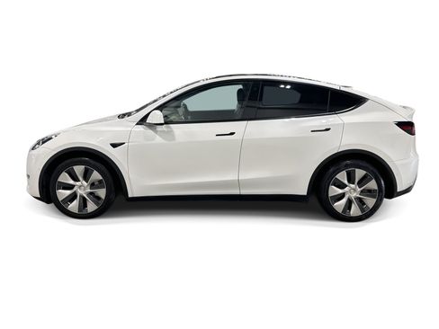 Certified 2022 Tesla Model Y Long Range AWD/4WD image 3