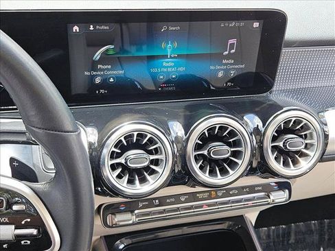 Used 2022 Mercedes-Benz GLB 250 image 14