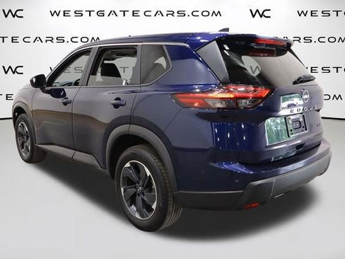 Used 2024 Nissan Rogue SV image 5