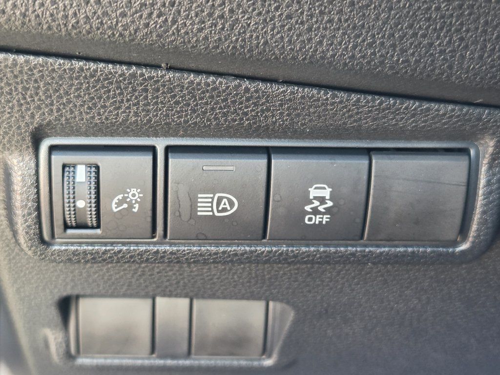 Used 2026 Toyota Corolla Cross LE FWD image 25