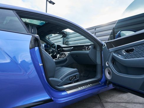 Used 2023 Bentley Continental GT Azure image 23