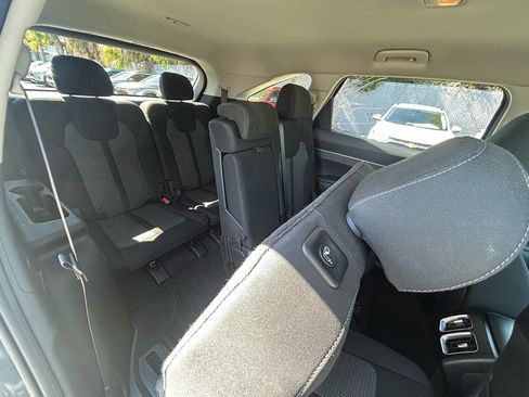 Used 2023 Kia Sorento LX image 24