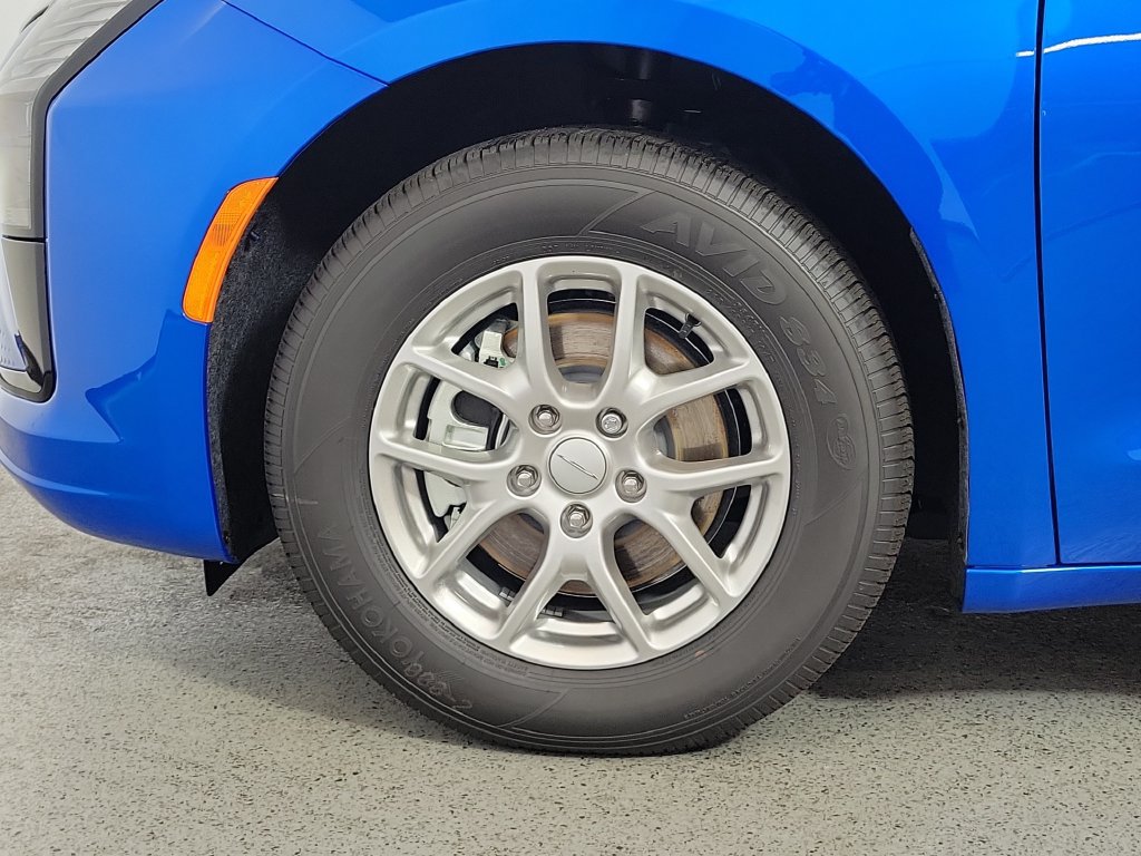 New 2027 Chrysler Pacifica Select FWD image 9