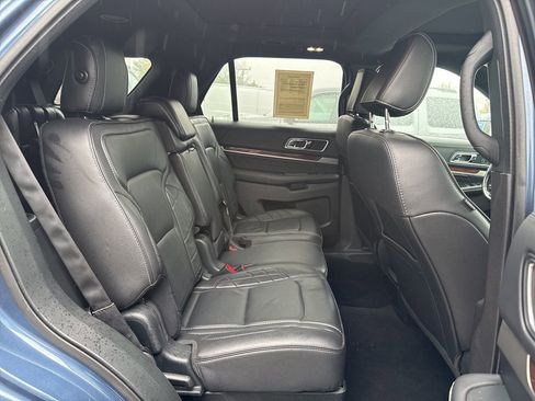 Used 2019 Ford Explorer Platinum image 18