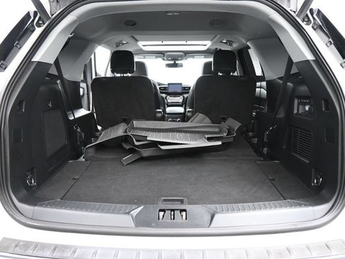 Used 2022 Ford Explorer Limited w/ Equipment Group 301A AWD/4WD image 21