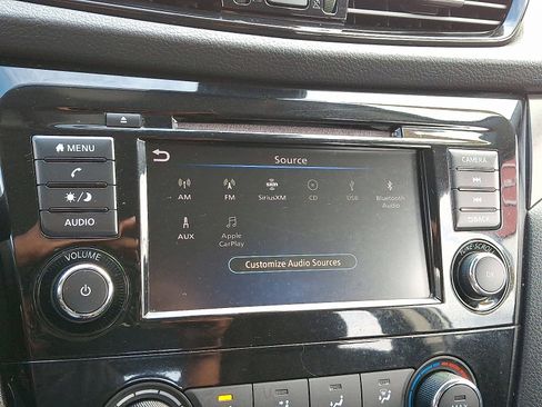 Used 2022 Nissan Rogue Sport S image 25