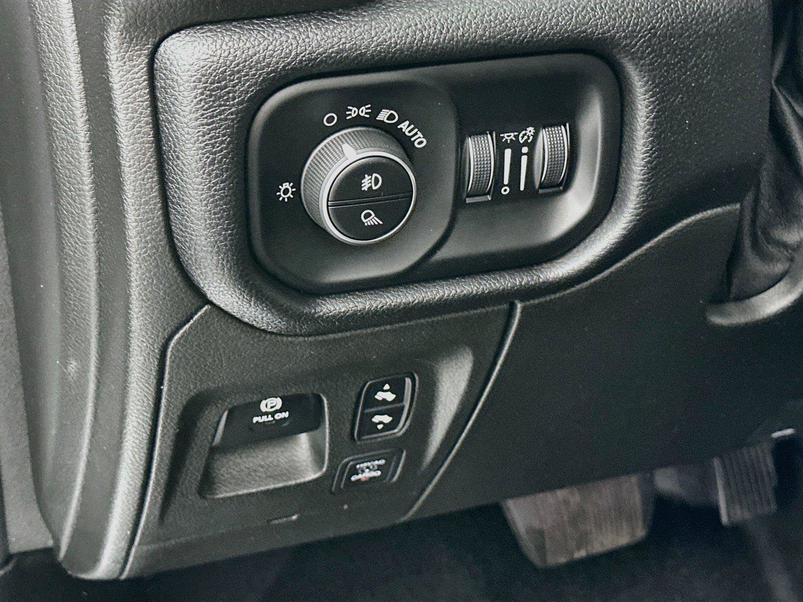 Used 2019 RAM 1500 Laramie AWD/4WD image 14