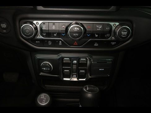 Used 2023 Jeep Gladiator Sport AWD/4WD image 25