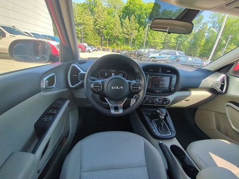 Used 2024 Kia Soul LX FWD image 29