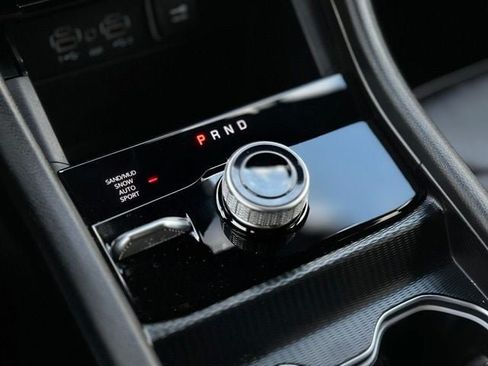 Used 2025 Jeep Grand Cherokee Limited AWD/4WD image 13