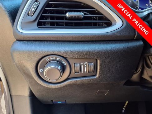New 2026 Chrysler Voyager LX image 10