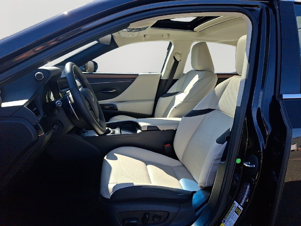 Certified 2025 Lexus ES 300h w/ Premium Package FWD image 15