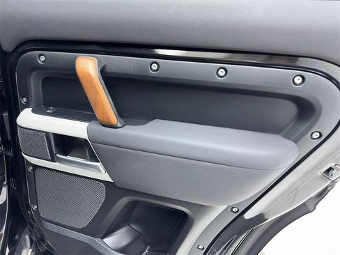 Used 2023 Land Rover Defender 110 S image 44