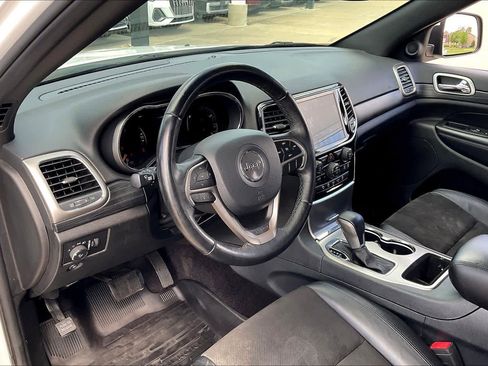 Used 2019 Jeep Grand Cherokee Altitude image 17