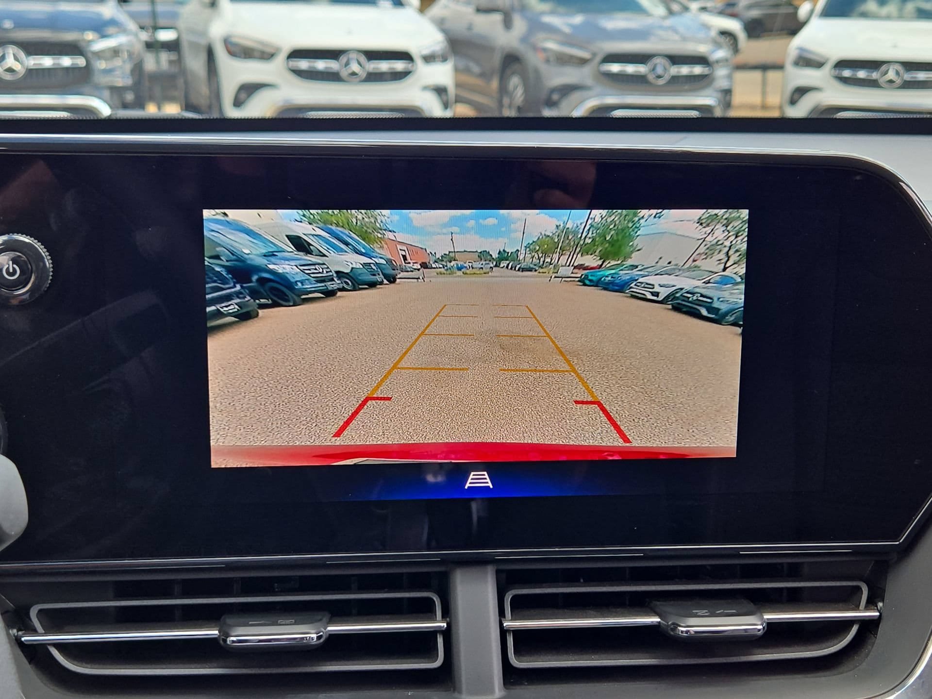 Used 2025 Chevrolet Trax LT FWD image 18