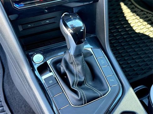 Certified 2025 Volkswagen Taos SE image 21