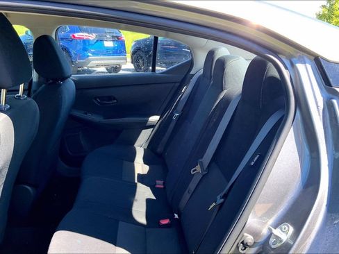 Used 2024 Nissan Sentra SV FWD image 11