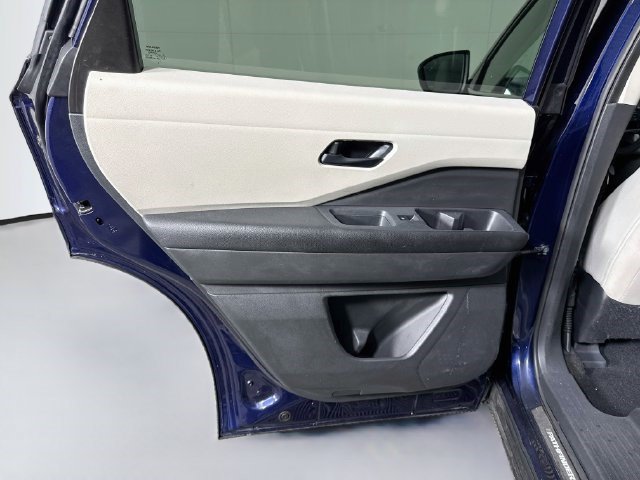 Used 2024 Nissan Pathfinder SV w/ Lighting Package (N92) FWD image 25