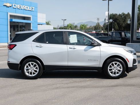 Used 2022 Chevrolet Equinox LS AWD/4WD image 3