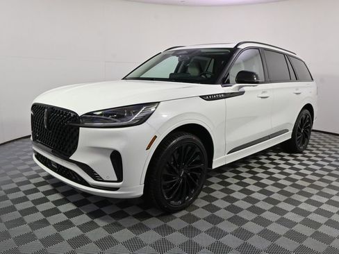 New 2026 Lincoln Aviator Reserve AWD/4WD image 2