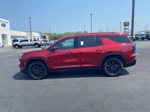 Used 2025 Chevrolet Traverse LT w/ Midnight/Sport Edition FWD image 2