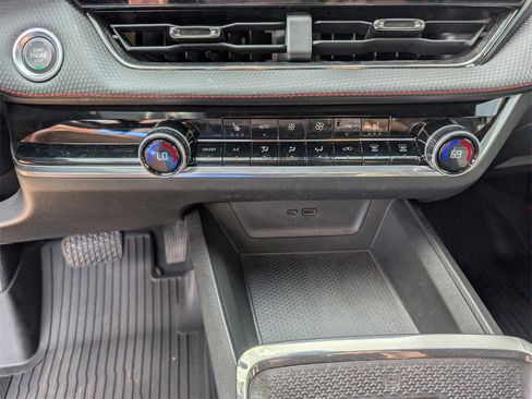 Used 2025 Chevrolet Equinox RS image 15