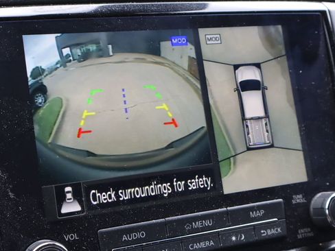 Used 2024 Nissan Titan PRO-4X w/ Pro-4x Convenience Package image 8