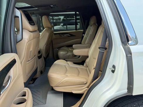 Used 2019 Cadillac Escalade Platinum image 34