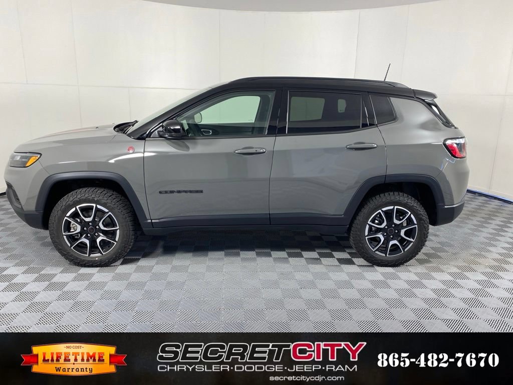 New 2026 Jeep Compass Trailhawk w/ Sun, Sound & Navigation Group AWD/4WD image 4