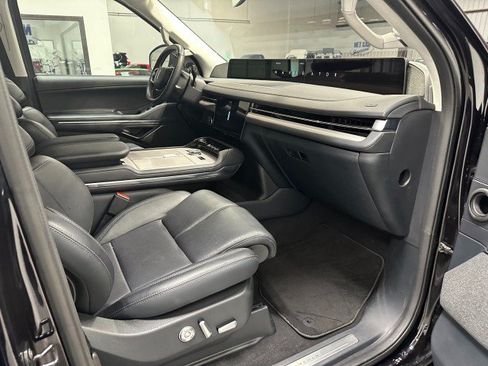 Used 2025 Lincoln Navigator Reserve AWD/4WD image 23