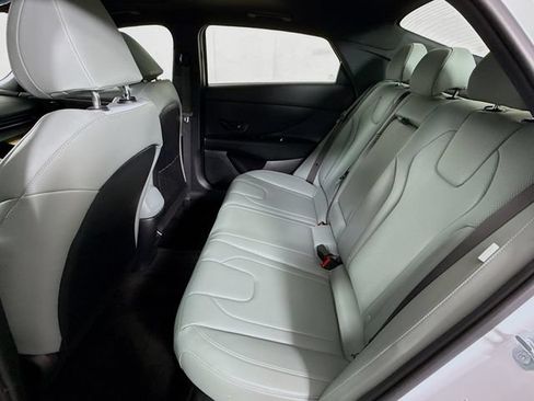 Certified 2025 Hyundai Elantra Limited FWD image 28