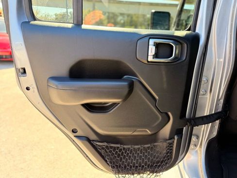 Used 2018 Jeep Wrangler Unlimited Sport S image 28