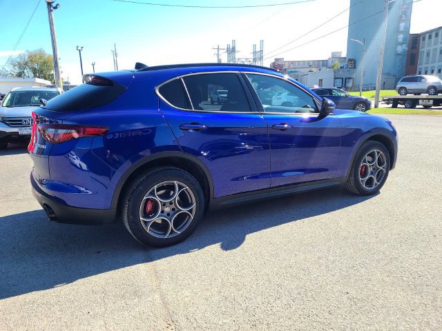 Used 2023 Alfa Romeo Stelvio Sprint AWD/4WD image 6