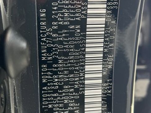 Certified 2025 Toyota Corolla SE image 27