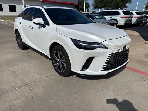 Used 2025 Lexus RX 350 Premium w/ Convenience Package FWD image 4