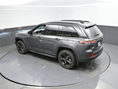 Used 2025 Jeep Grand Cherokee Altitude AWD/4WD image 41