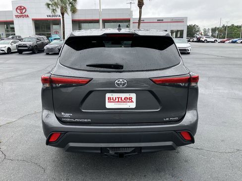 Used 2023 Toyota Highlander LE AWD/4WD image 4