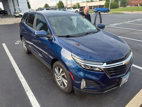 Used 2022 Chevrolet Equinox LT FWD image 2