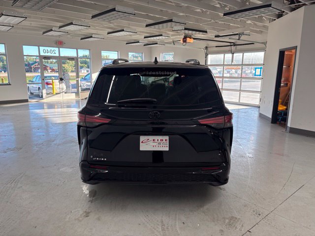 Used 2026 Toyota Sienna AWD image 7