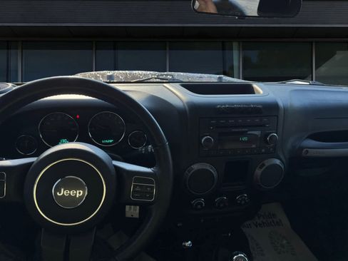 Used 2018 Jeep Wrangler Unlimited Sport w/ Dual Top Group image 3