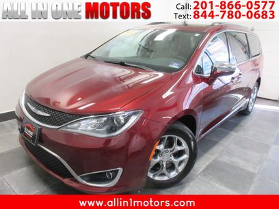 Used 2017 Chrysler Pacifica Limited w/ UConnect Theater Package