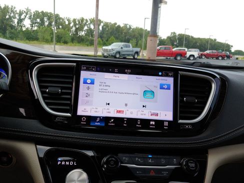 Used 2021 Chrysler Pacifica Limited w/ Premium & Safety Sphere Group AWD/4WD image 19