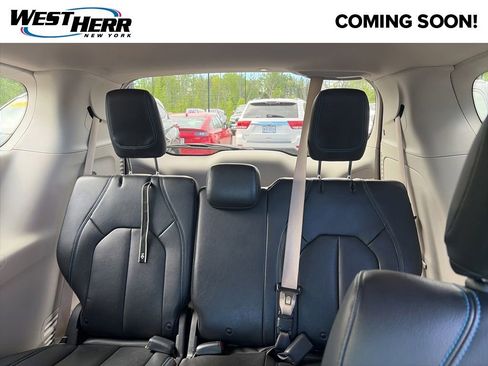 Used 2021 Chrysler Pacifica Touring-L w/ Uconnect Theater Family Group AWD/4WD image 7