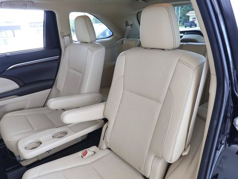 Used 2016 Toyota Highlander Limited FWD image 22
