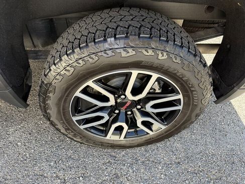 Used 2024 GMC Sierra 1500 AT4 w/ Technology Package image 18