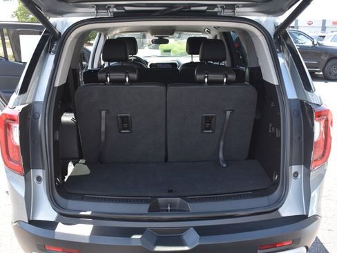 Used 2023 GMC Acadia SLT FWD image 18