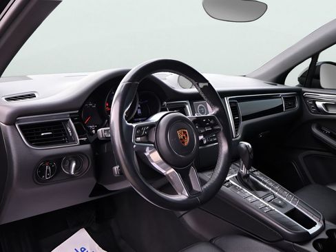 Used 2018 Porsche Macan AWD/4WD image 18