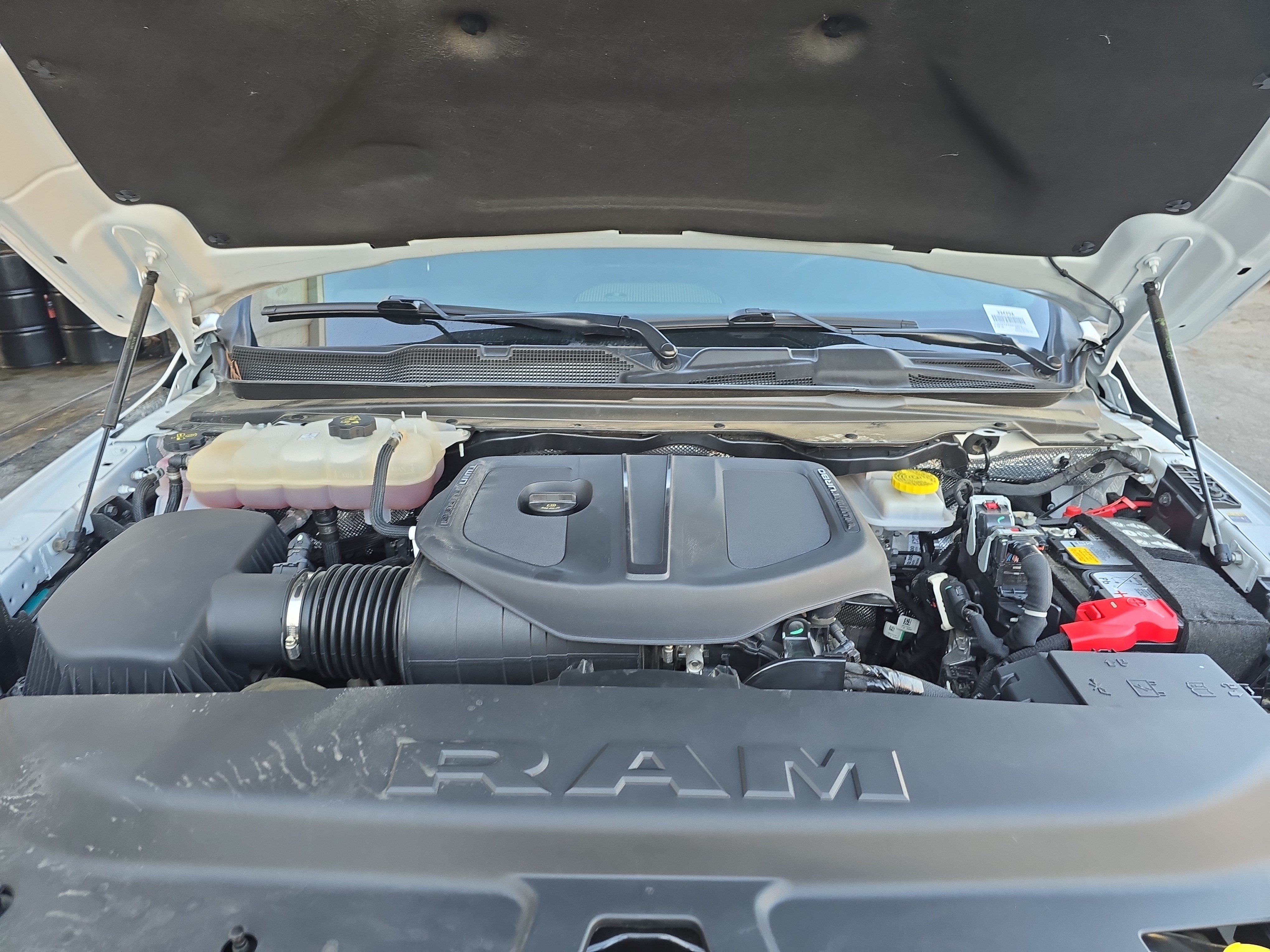 Used 2025 RAM 1500 Warlock AWD/4WD image 29