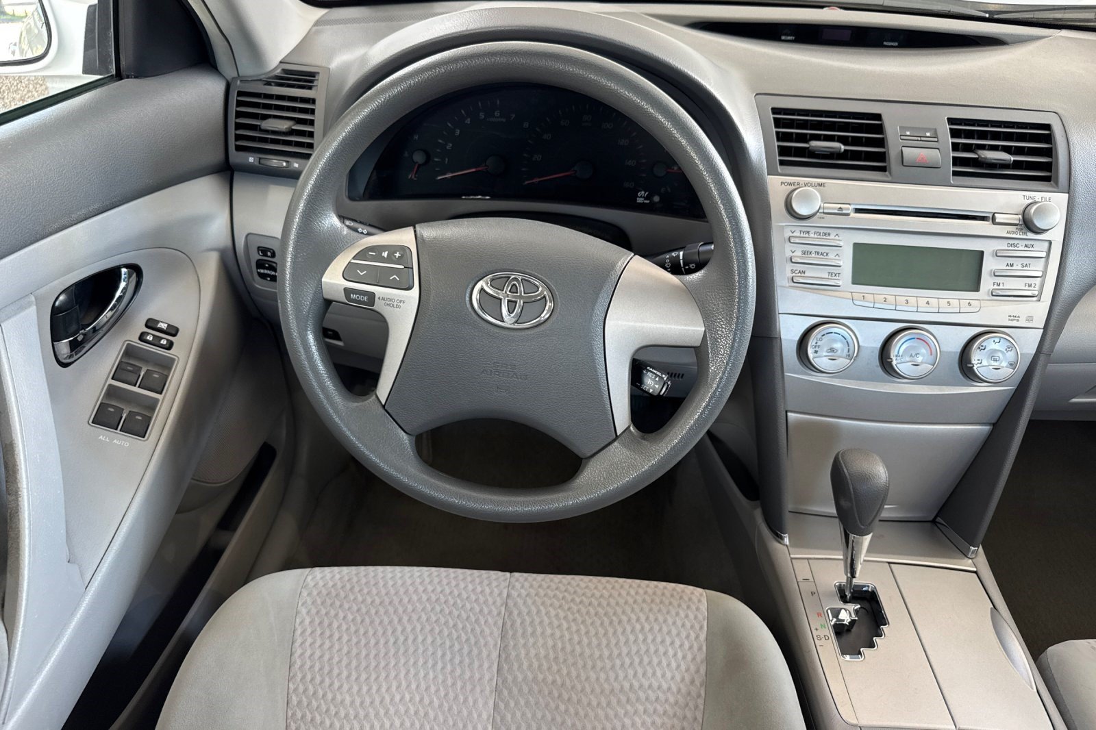Used 2010 Toyota Camry LE FWD image 18