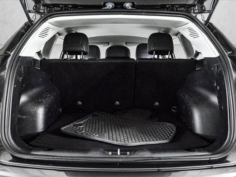 Used 2020 Jeep Compass Latitude w/ Cold Weather Group image 6